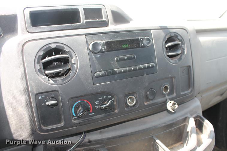 image for item DD5261 2010 Ford E350 Super Duty van