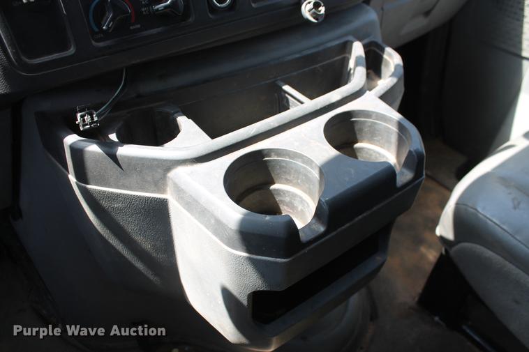 image for item DD5261 2010 Ford E350 Super Duty van