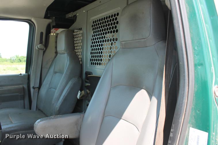image for item DD5261 2010 Ford E350 Super Duty van
