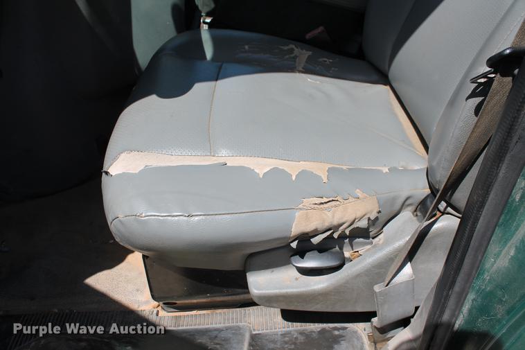 image for item DD5261 2010 Ford E350 Super Duty van