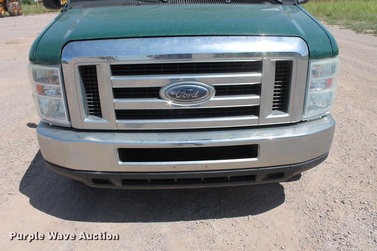 image for item DD5261 2010 Ford E350 Super Duty van