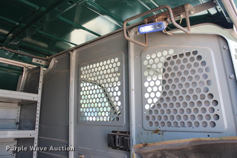 image for item DD5261 2010 Ford E350 Super Duty van