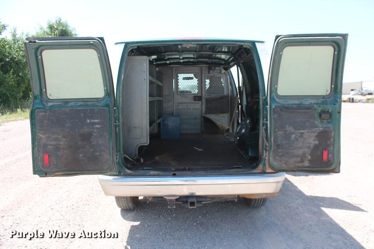 image for item DD5261 2010 Ford E350 Super Duty van