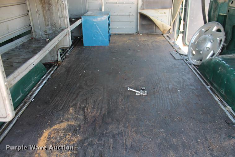 image for item DD5261 2010 Ford E350 Super Duty van