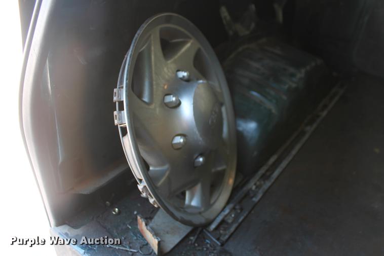 image for item DD5261 2010 Ford E350 Super Duty van