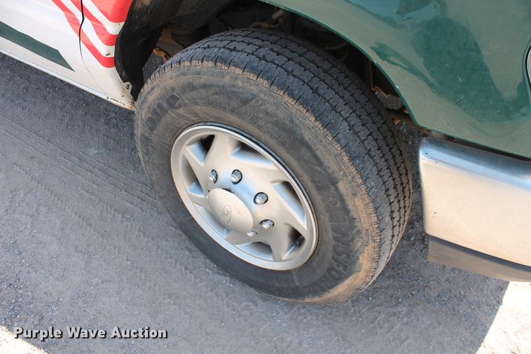 image for item DD5261 2010 Ford E350 Super Duty van
