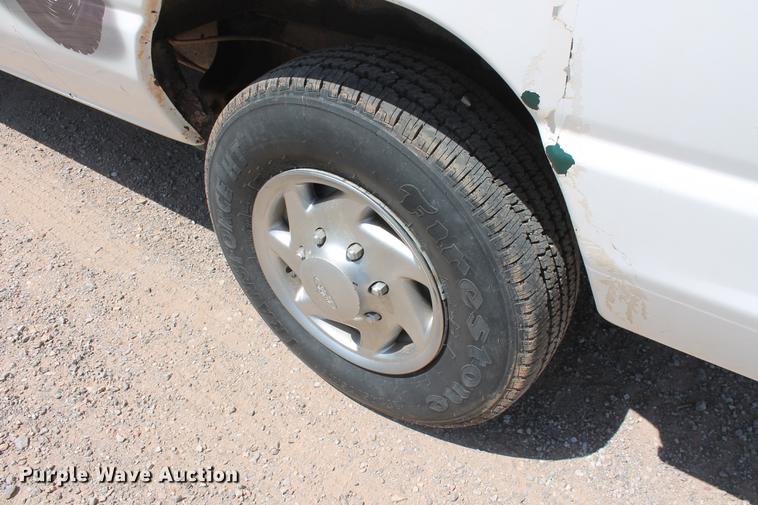 image for item DD5261 2010 Ford E350 Super Duty van