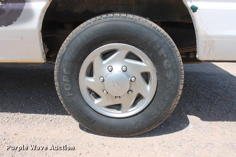 image for item DD5261 2010 Ford E350 Super Duty van