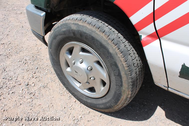 image for item DD5261 2010 Ford E350 Super Duty van
