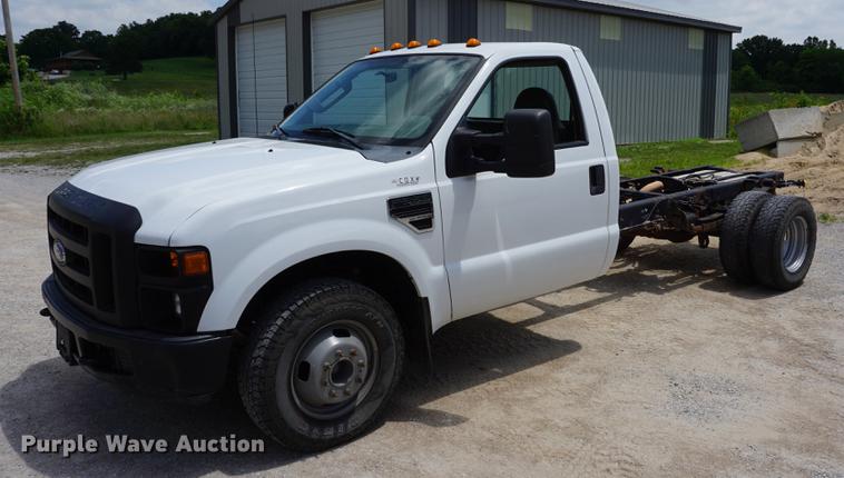 image for item DD7714 2010 Ford F350 Super Duty pickup truck cab and chassis