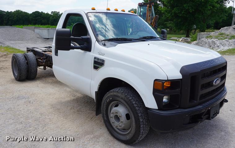 image for item DD7714 2010 Ford F350 Super Duty pickup truck cab and chassis