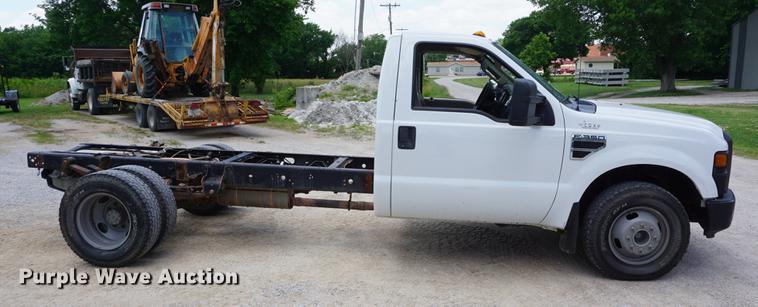 image for item DD7714 2010 Ford F350 Super Duty pickup truck cab and chassis
