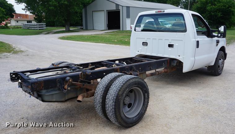 image for item DD7714 2010 Ford F350 Super Duty pickup truck cab and chassis