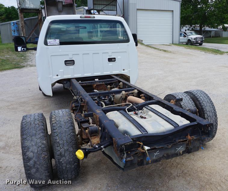 image for item DD7714 2010 Ford F350 Super Duty pickup truck cab and chassis