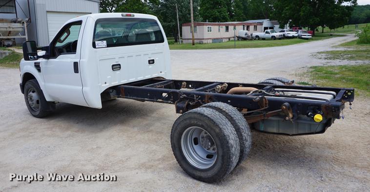 image for item DD7714 2010 Ford F350 Super Duty pickup truck cab and chassis