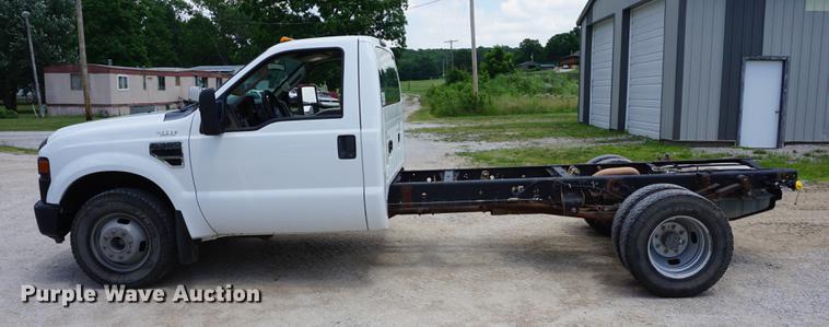 image for item DD7714 2010 Ford F350 Super Duty pickup truck cab and chassis