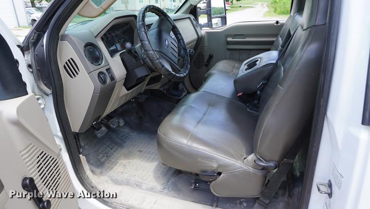 image for item DD7714 2010 Ford F350 Super Duty pickup truck cab and chassis