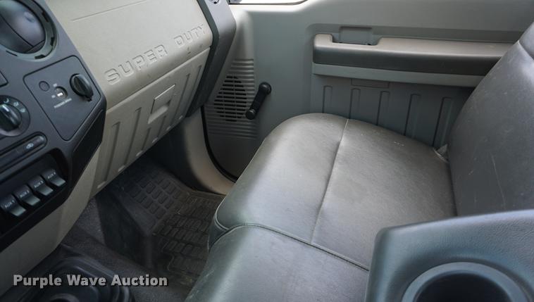 image for item DD7714 2010 Ford F350 Super Duty pickup truck cab and chassis