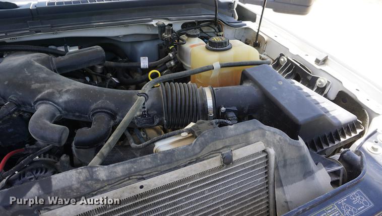 image for item DD7714 2010 Ford F350 Super Duty pickup truck cab and chassis