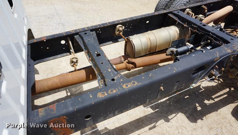 image for item DD7714 2010 Ford F350 Super Duty pickup truck cab and chassis