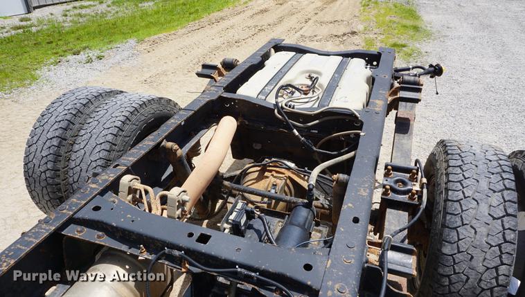 image for item DD7714 2010 Ford F350 Super Duty pickup truck cab and chassis