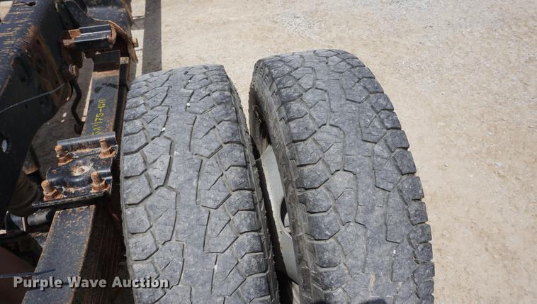 image for item DD7714 2010 Ford F350 Super Duty pickup truck cab and chassis