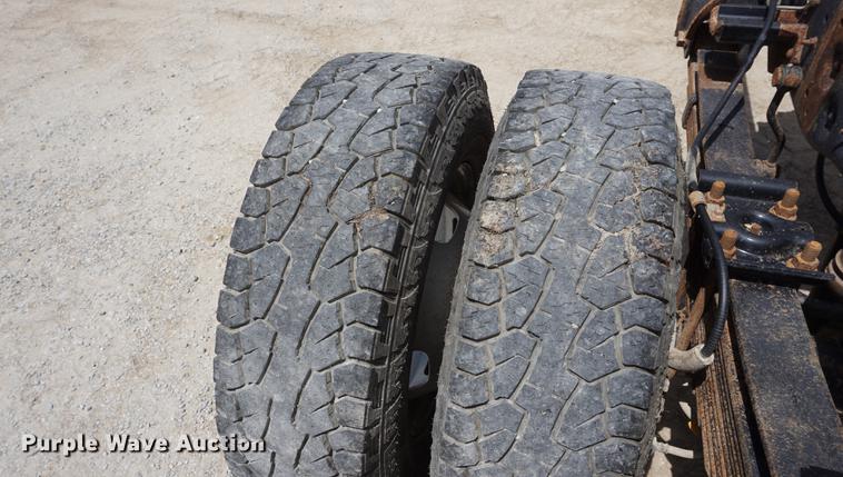 image for item DD7714 2010 Ford F350 Super Duty pickup truck cab and chassis