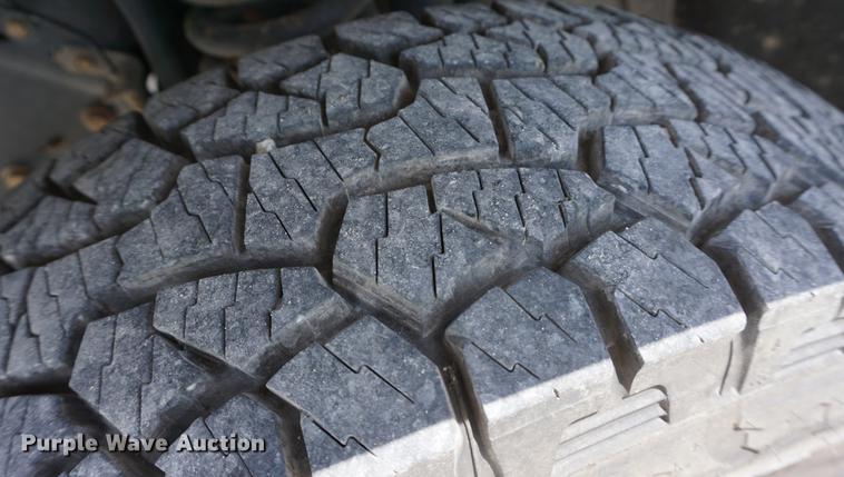 image for item DD7714 2010 Ford F350 Super Duty pickup truck cab and chassis