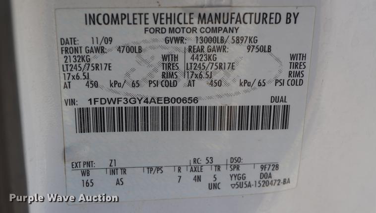 image for item DD7714 2010 Ford F350 Super Duty pickup truck cab and chassis