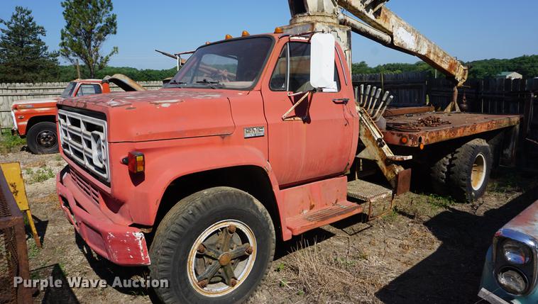 image for item DD7765 1979 GMC 6000 crane truck