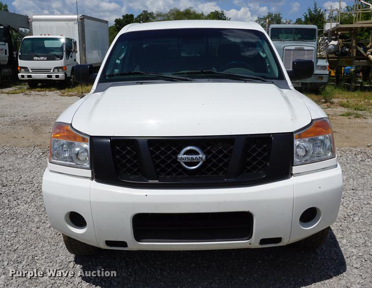 image for item DD7847 2011 Nissan Titan King Cab flatbed pickup truck