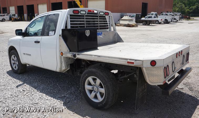 image for item DD7847 2011 Nissan Titan King Cab flatbed pickup truck