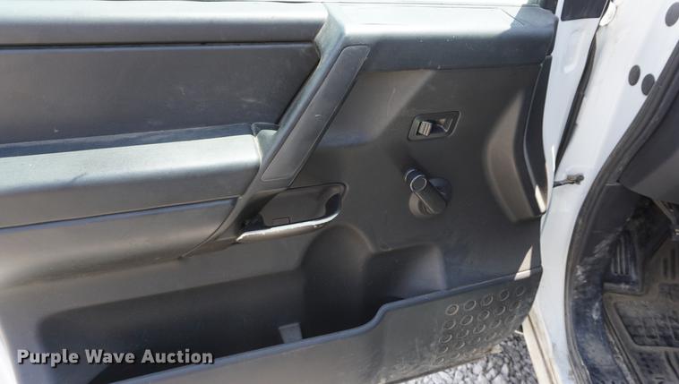 image for item DD7847 2011 Nissan Titan King Cab flatbed pickup truck