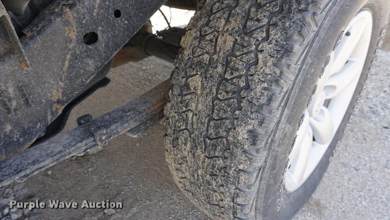 image for item DD7847 2011 Nissan Titan King Cab flatbed pickup truck