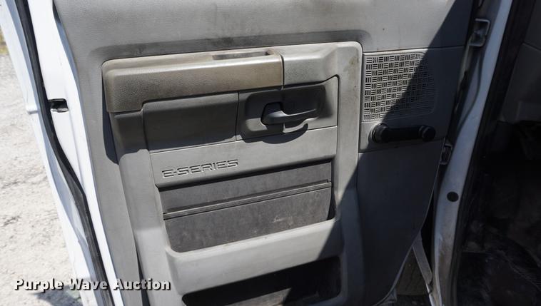image for item DD7850 2011 Ford E350 Super Duty Extended van