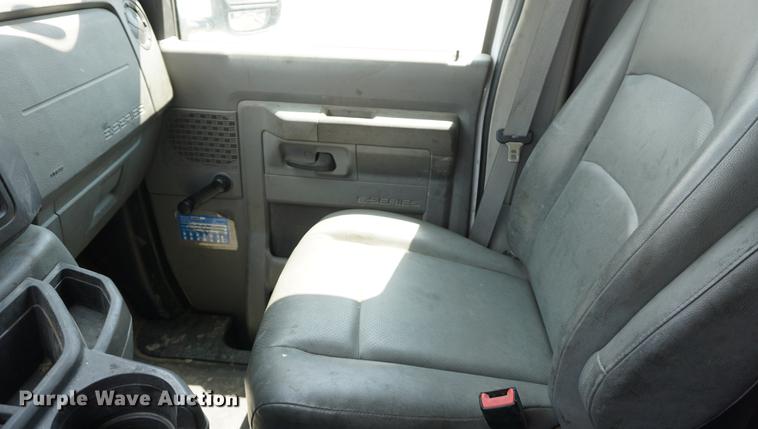 image for item DD7850 2011 Ford E350 Super Duty Extended van