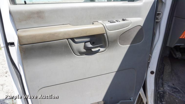 image for item DD7851 2007 Ford E350 Super Duty Extended van