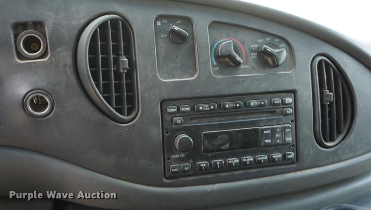 image for item DD7851 2007 Ford E350 Super Duty Extended van