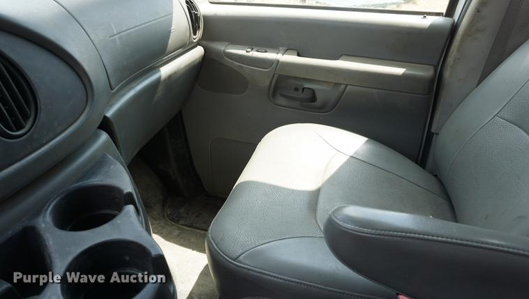 image for item DD7851 2007 Ford E350 Super Duty Extended van