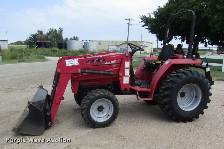 image for item DD8905 Mahindra 2816 HFWD tractor