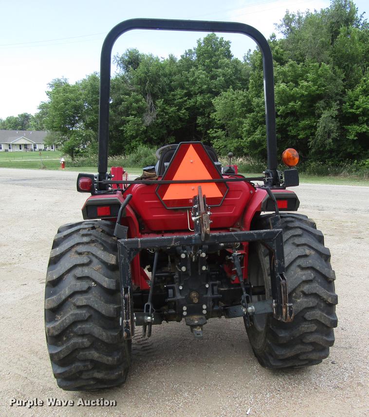 image for item DD8905 Mahindra 2816 HFWD tractor