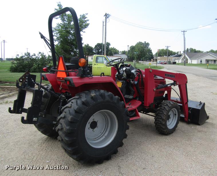 image for item DD8905 Mahindra 2816 HFWD tractor