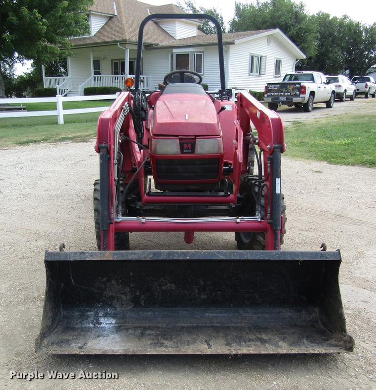 image for item DD8905 Mahindra 2816 HFWD tractor