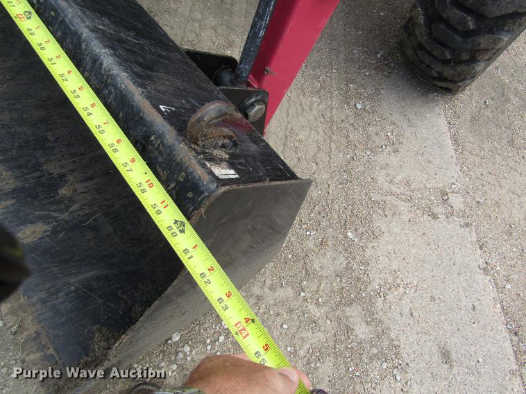 image for item DD8905 Mahindra 2816 HFWD tractor