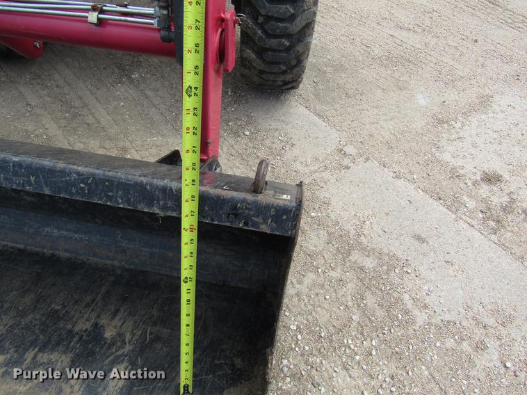 image for item DD8905 Mahindra 2816 HFWD tractor