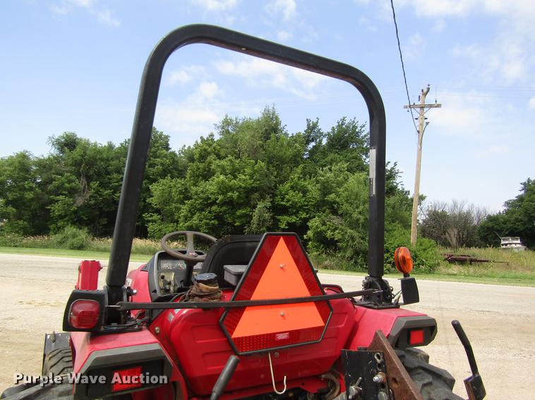 image for item DD8905 Mahindra 2816 HFWD tractor