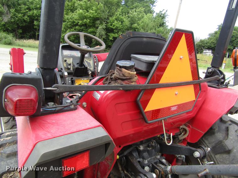 image for item DD8905 Mahindra 2816 HFWD tractor