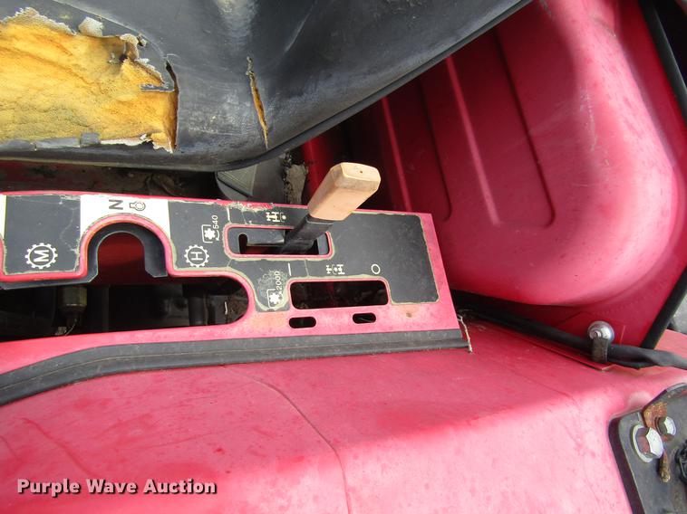 image for item DD8905 Mahindra 2816 HFWD tractor