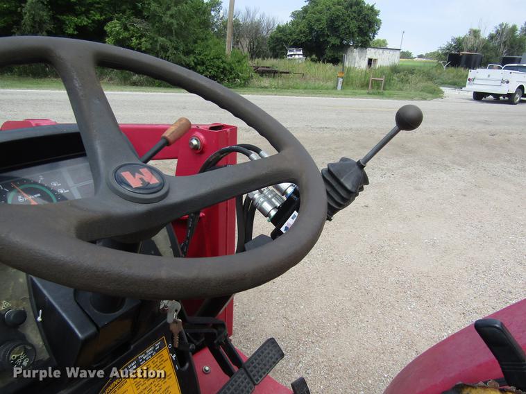 image for item DD8905 Mahindra 2816 HFWD tractor