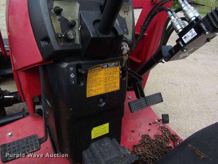 image for item DD8905 Mahindra 2816 HFWD tractor